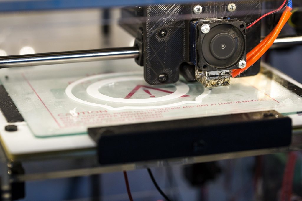3D printer making a custom 3D Ornmanet